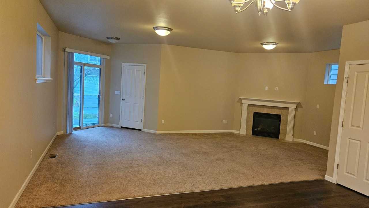 7537 Columbia Way Ne - Photo 4 of 19