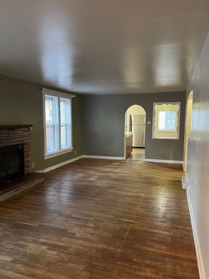 468 W 5th St - Photo 2 of 21