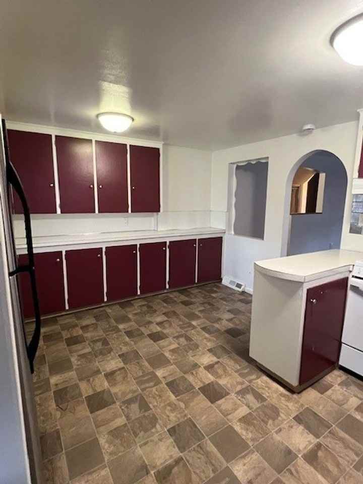 468 W 5th St - Photo 4 of 21