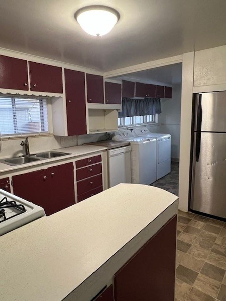 468 W 5th St - Photo 6 of 21