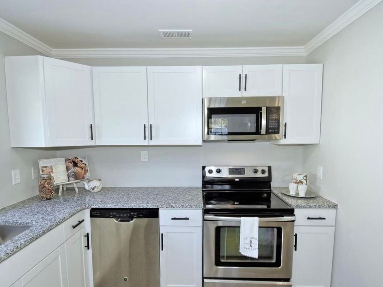 3606 Meriwether Dr - Photo 3 of 17