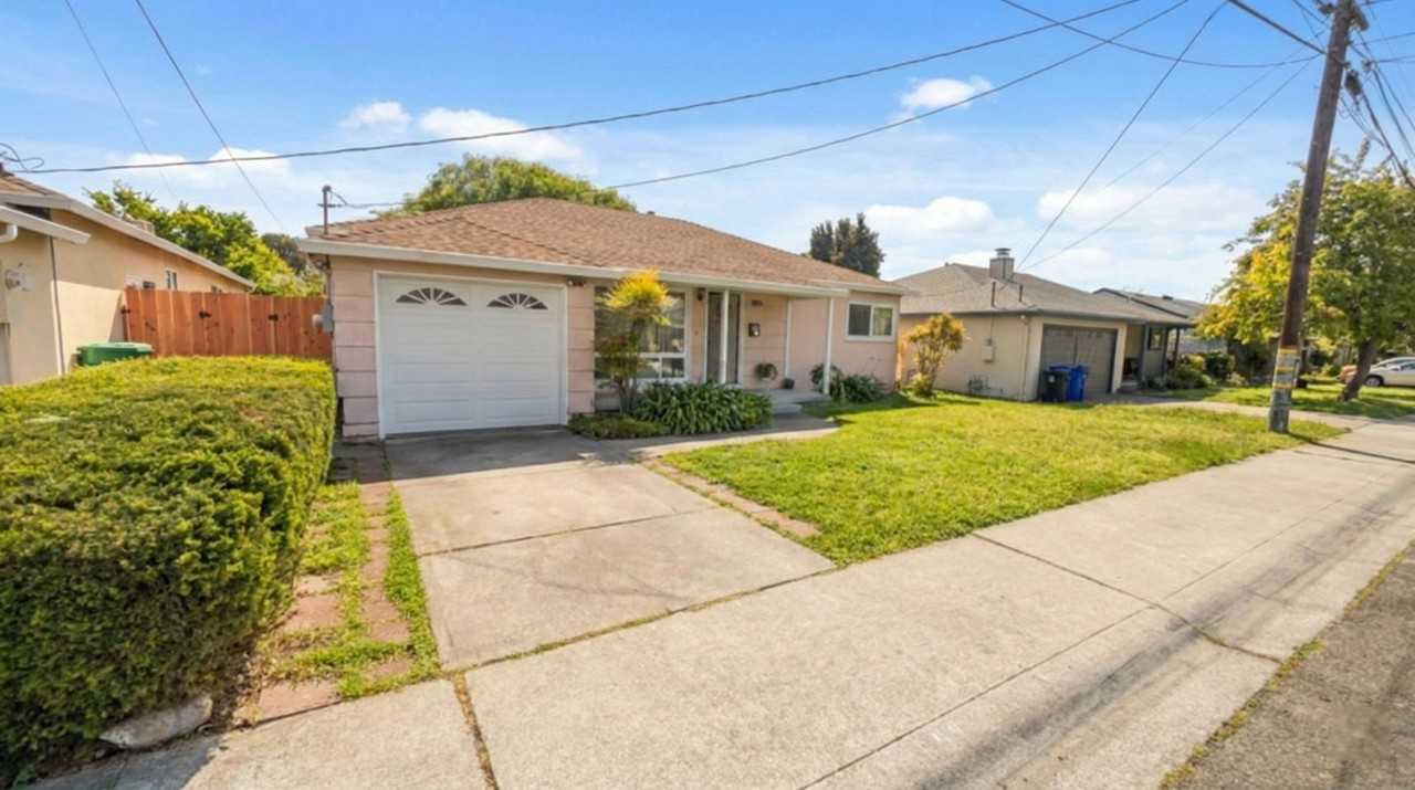 1642 Via Helena - Photo 2 of 4