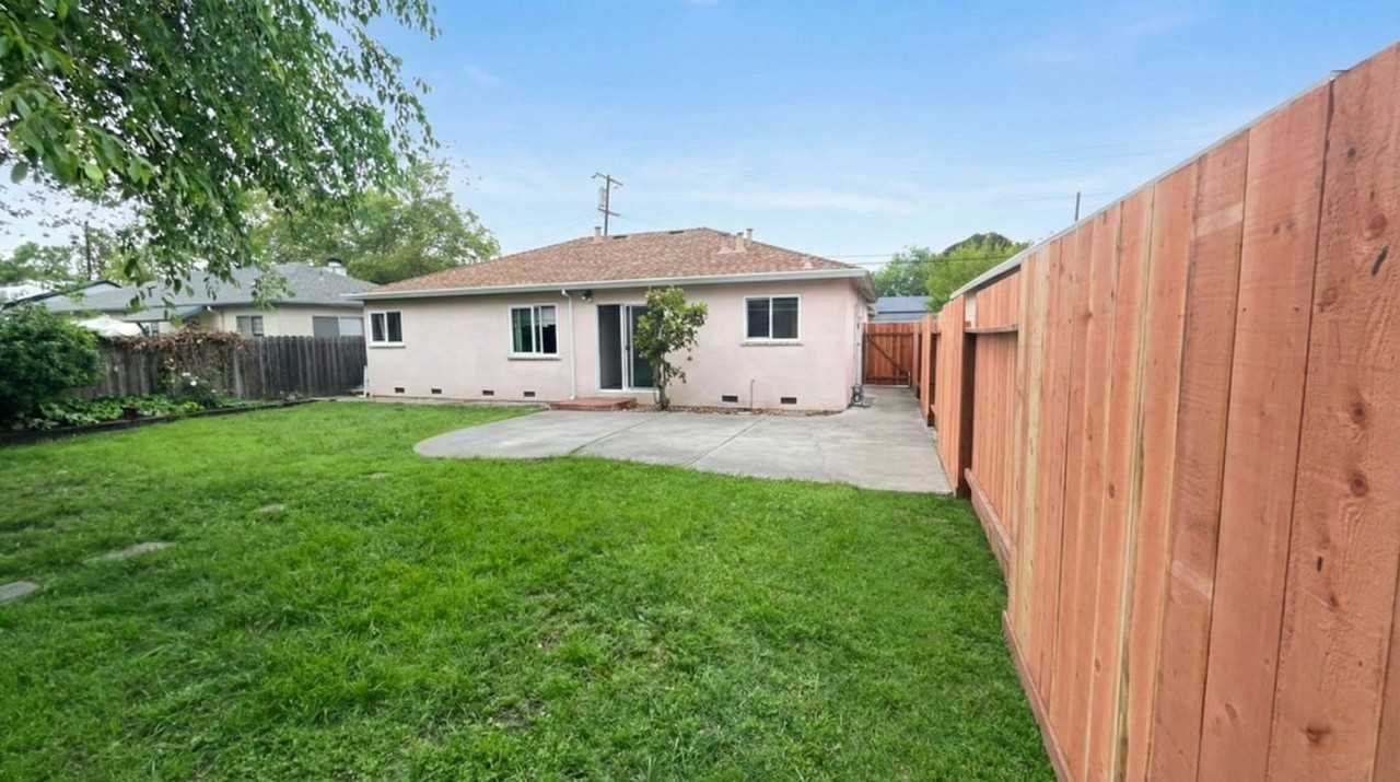 1642 Via Helena - Photo 3 of 4