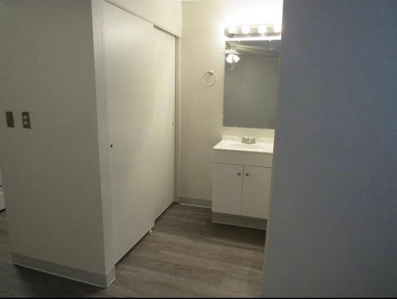 543W. 6th St. - Photo 4 of 7