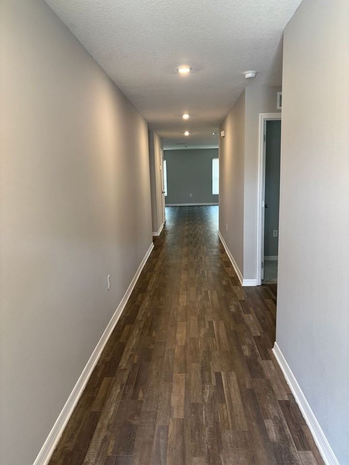 904 Gillingham Ct - Photo 2 of 12