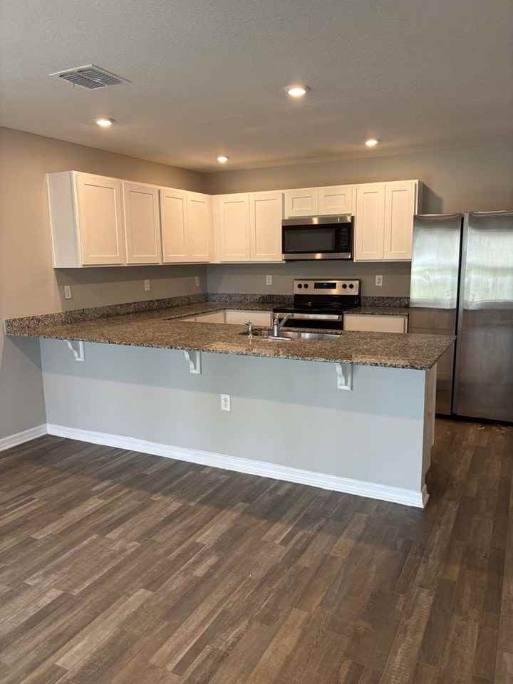 904 Gillingham Ct - Photo 7 of 12