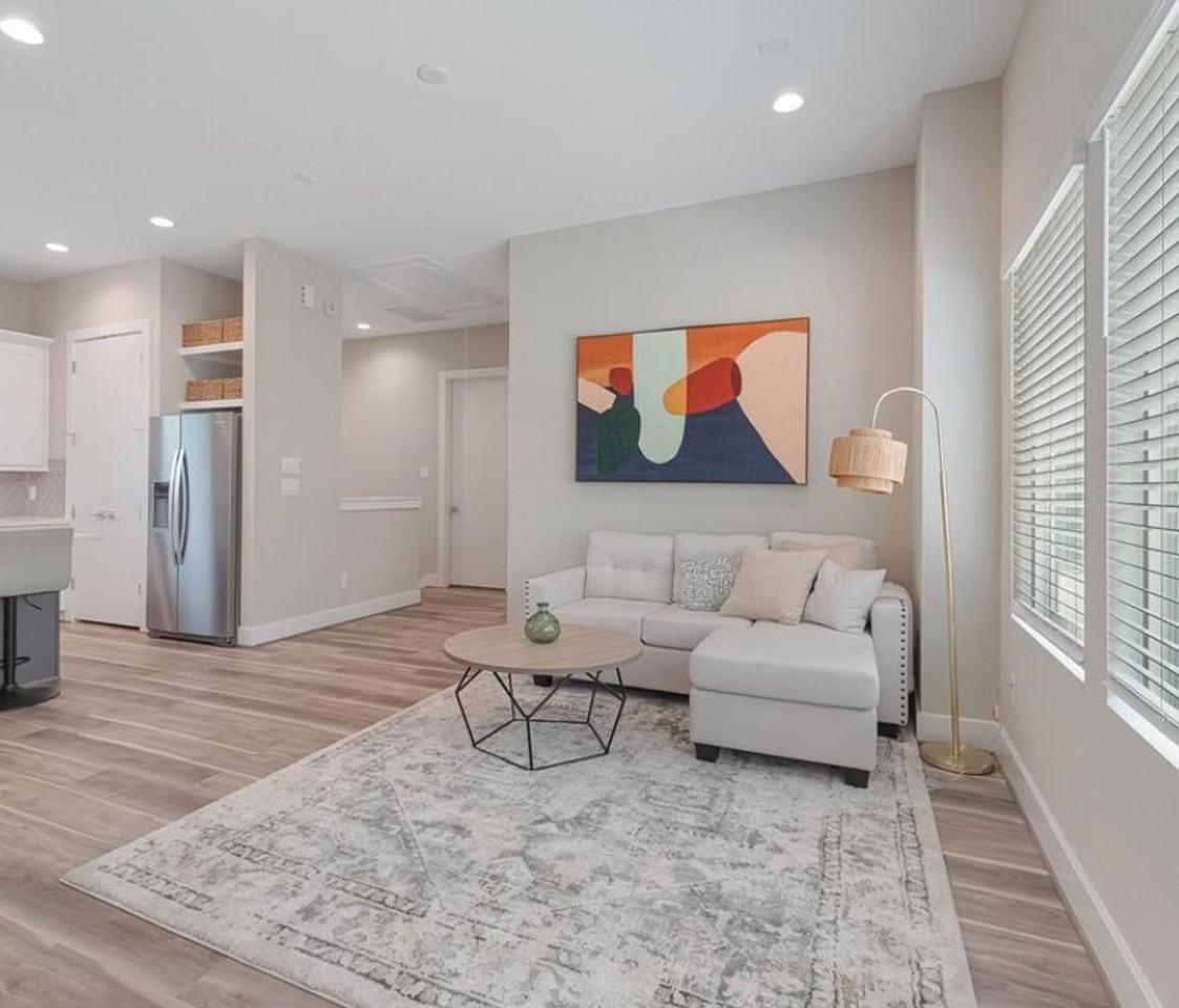 8014 Huntington Springs Ln - Photo 4 of 22