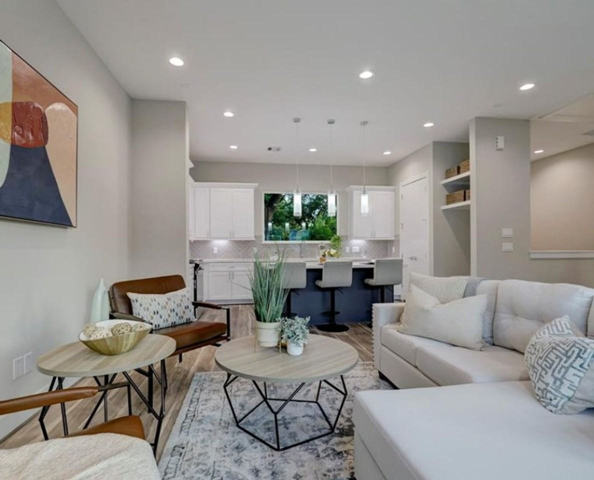 8014 Huntington Springs Ln - Photo 6 of 22