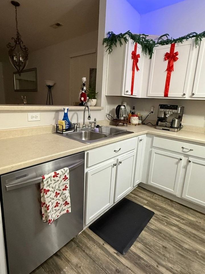 161 Buchanan Ln - Photo 3 of 25