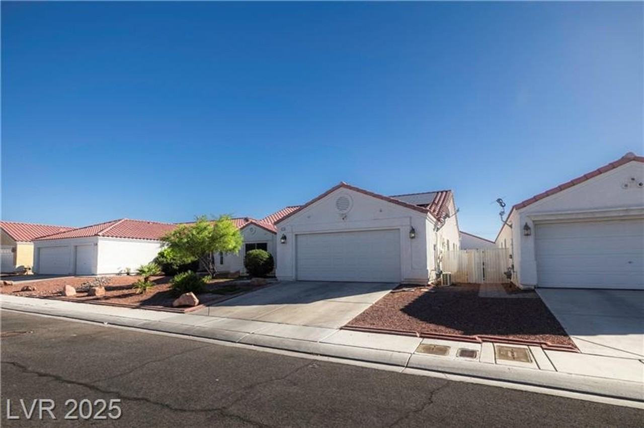 4720 Painted Hills St - Photo 3 of 40