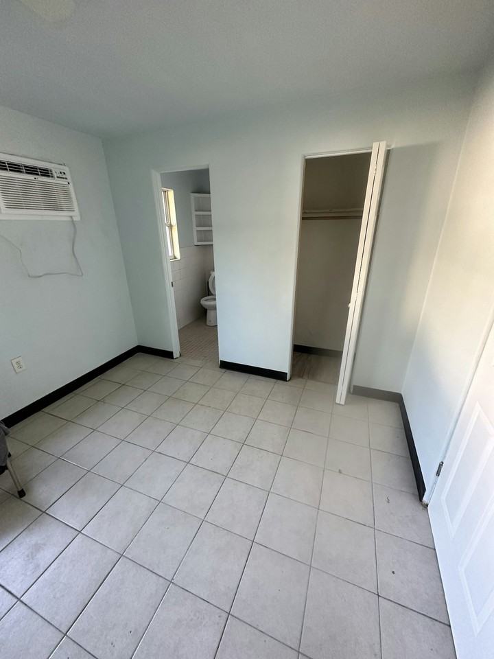 10464 106th Avenue North, Unit 8 - Photo 7 of 10