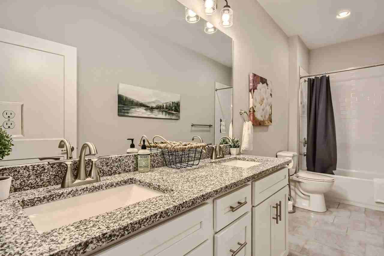 125 Lewis Street, Unit Private Bedroom 3 - Photo 5 of 20