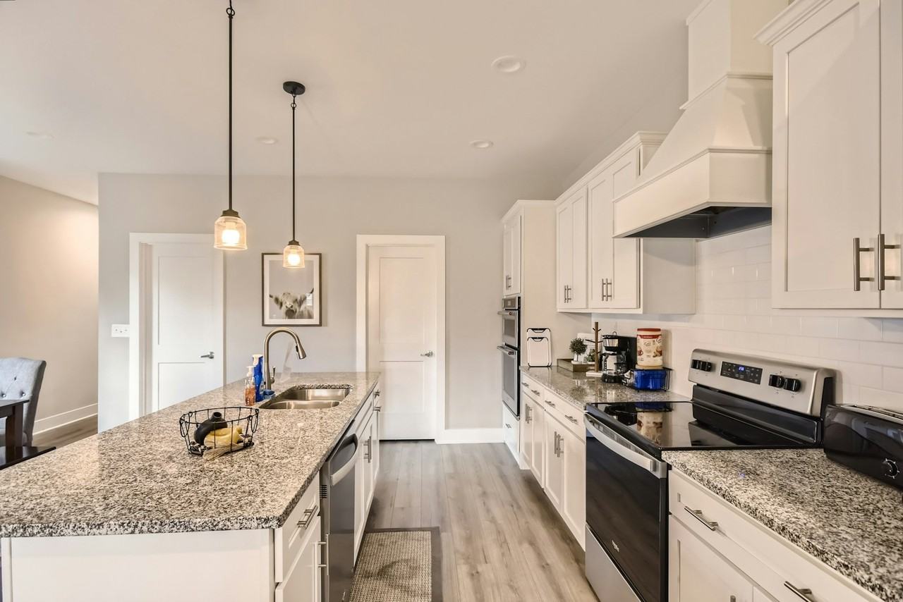 125 Lewis Street, Unit Private Bedroom 3 - Photo 6 of 20