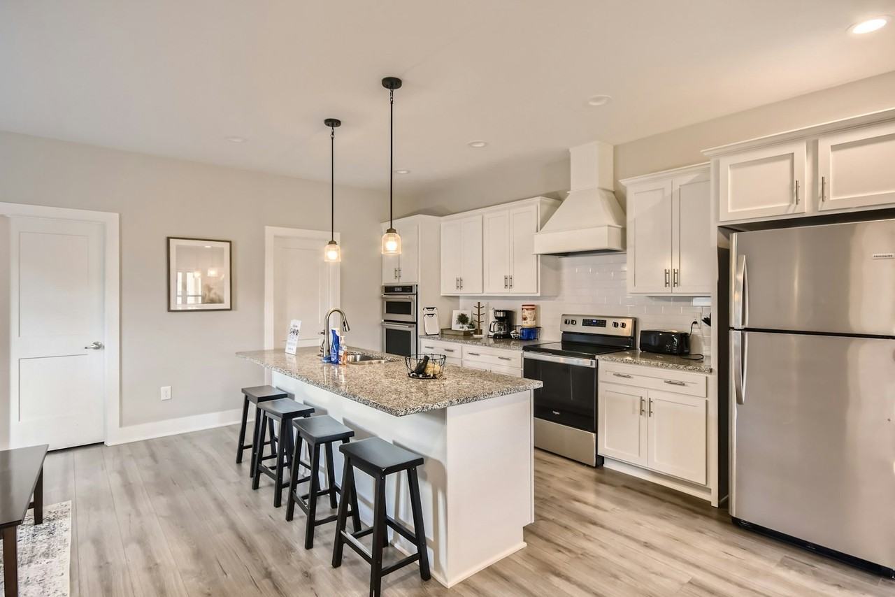 125 Lewis Street, Unit Private Bedroom 3 - Photo 7 of 20