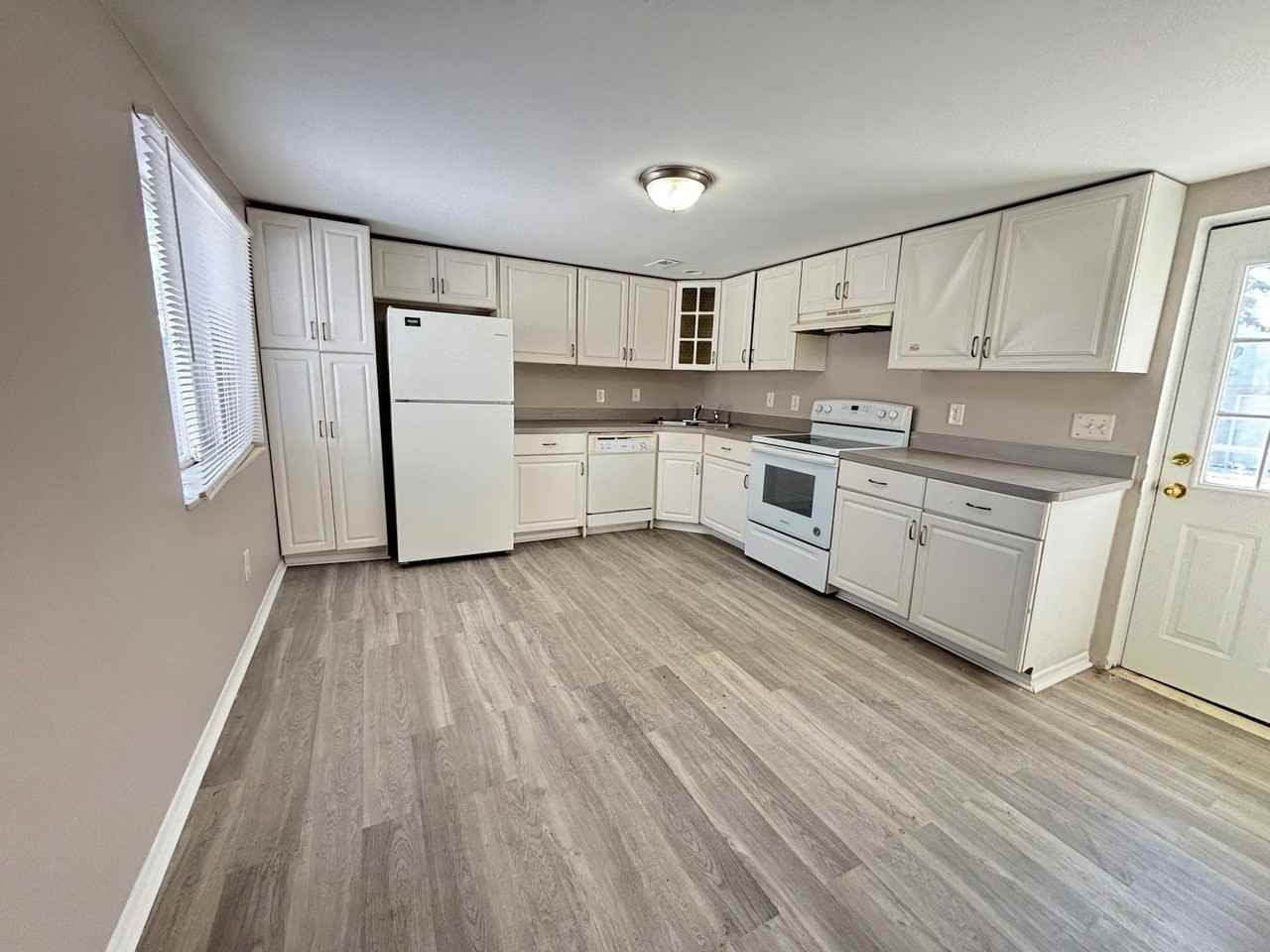 22700 Socia Street - Photo 4 of 12