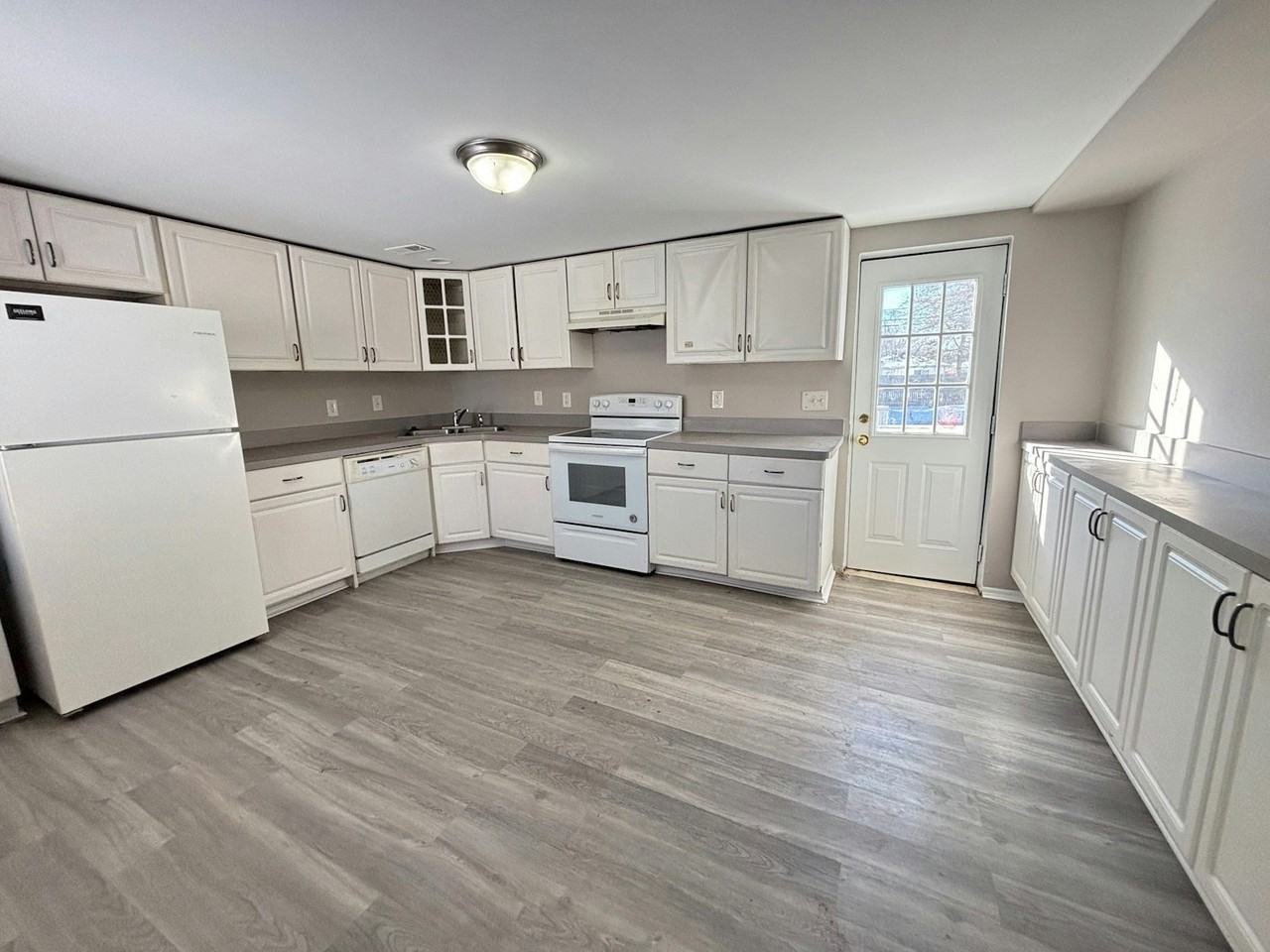 22700 Socia Street - Photo 5 of 12