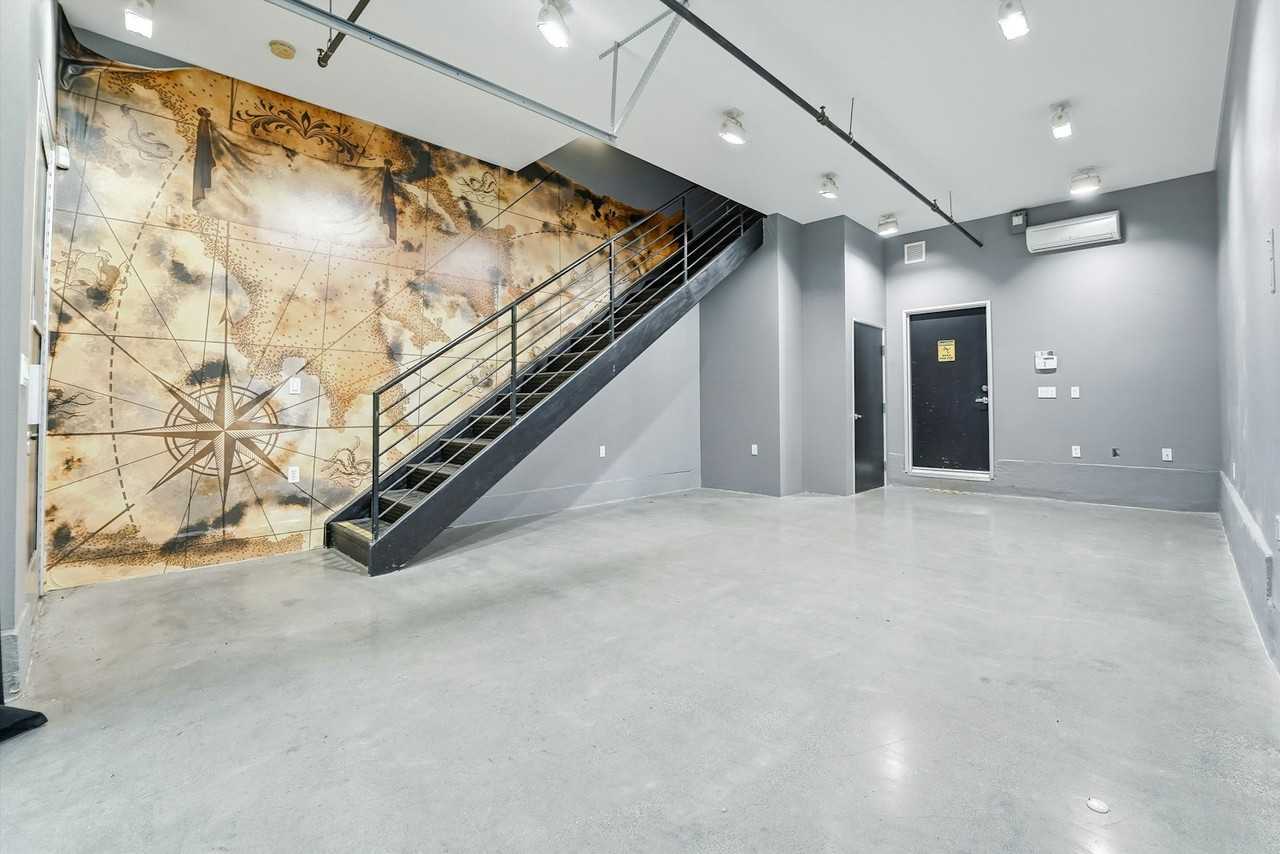 911 East Santa Ana Boulevard - Photo 5 of 29