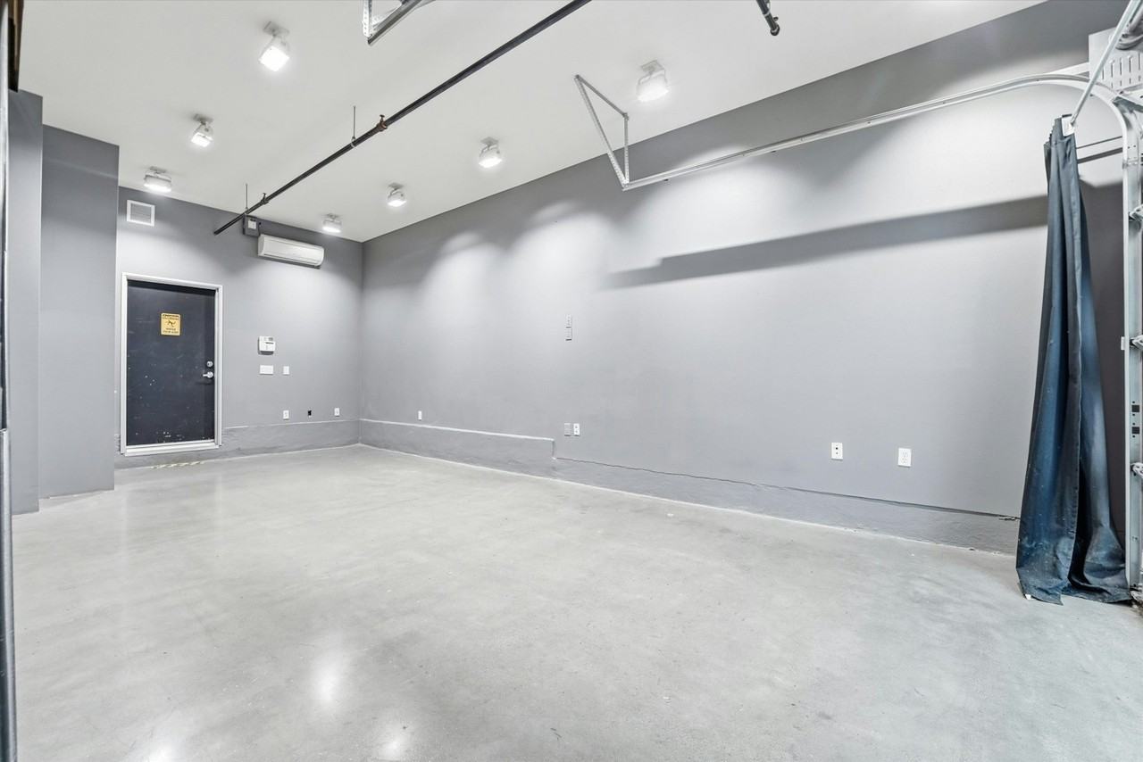 911 East Santa Ana Boulevard - Photo 6 of 29