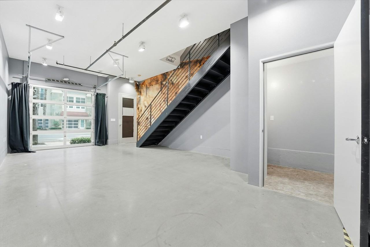 911 East Santa Ana Boulevard - Photo 7 of 29