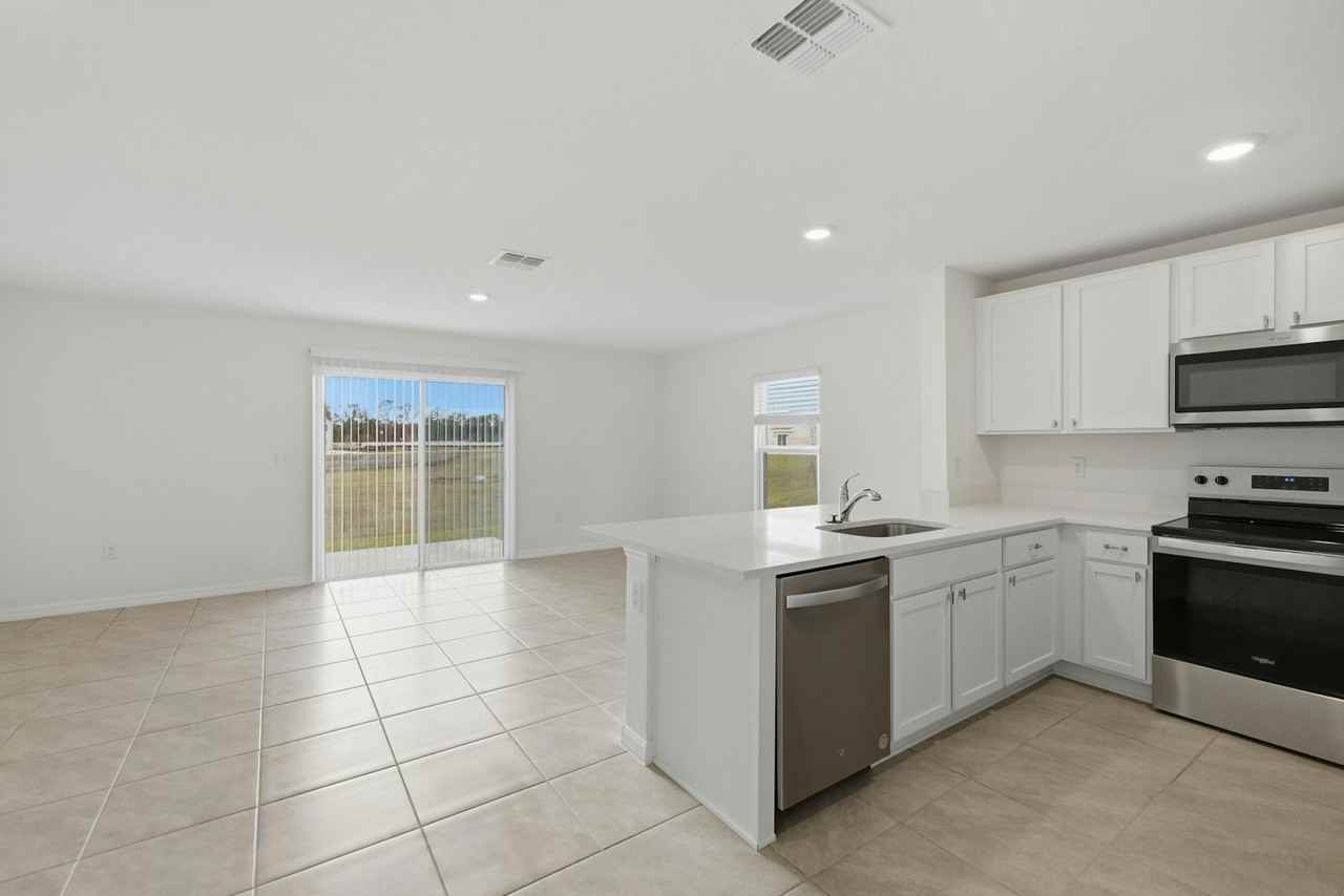 6669 Southwest 81st Loop - Photo 4 of 23