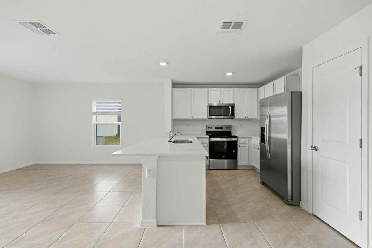 6669 Southwest 81st Loop - Photo 5 of 23