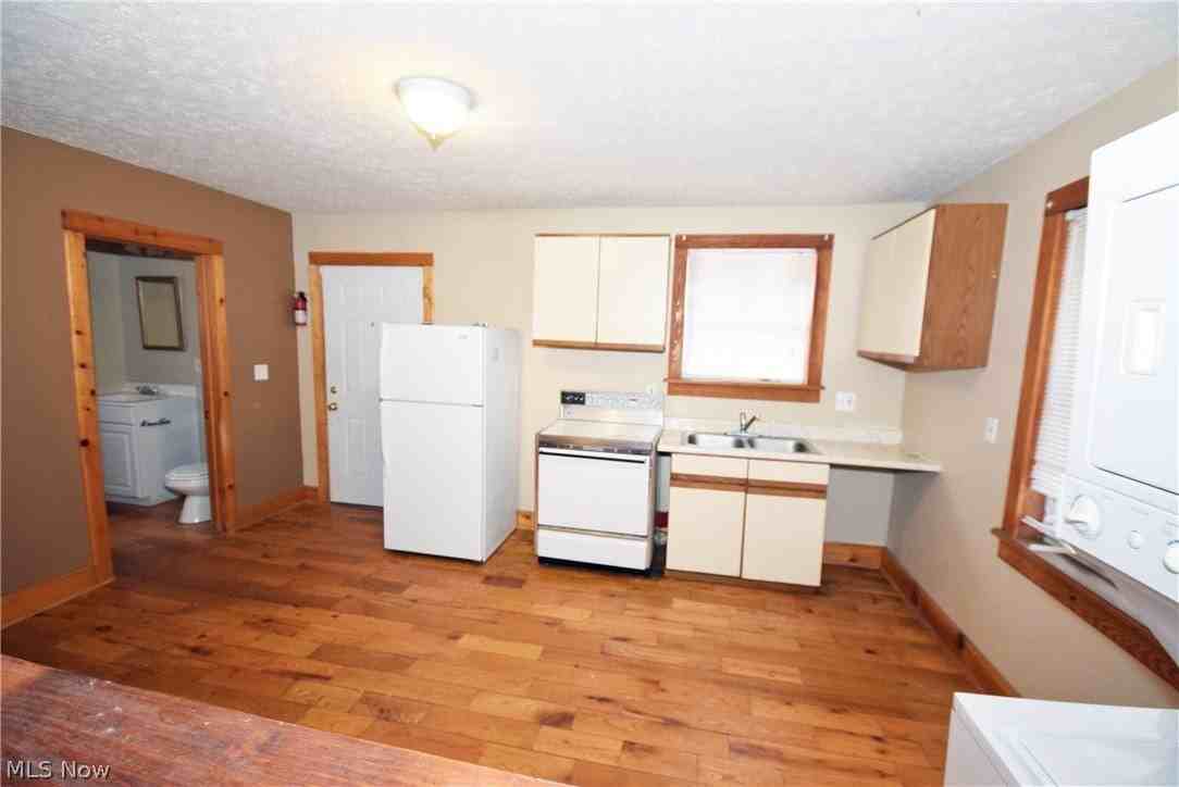 668 Sumner Street, Unit Down - Photo 5 of 11