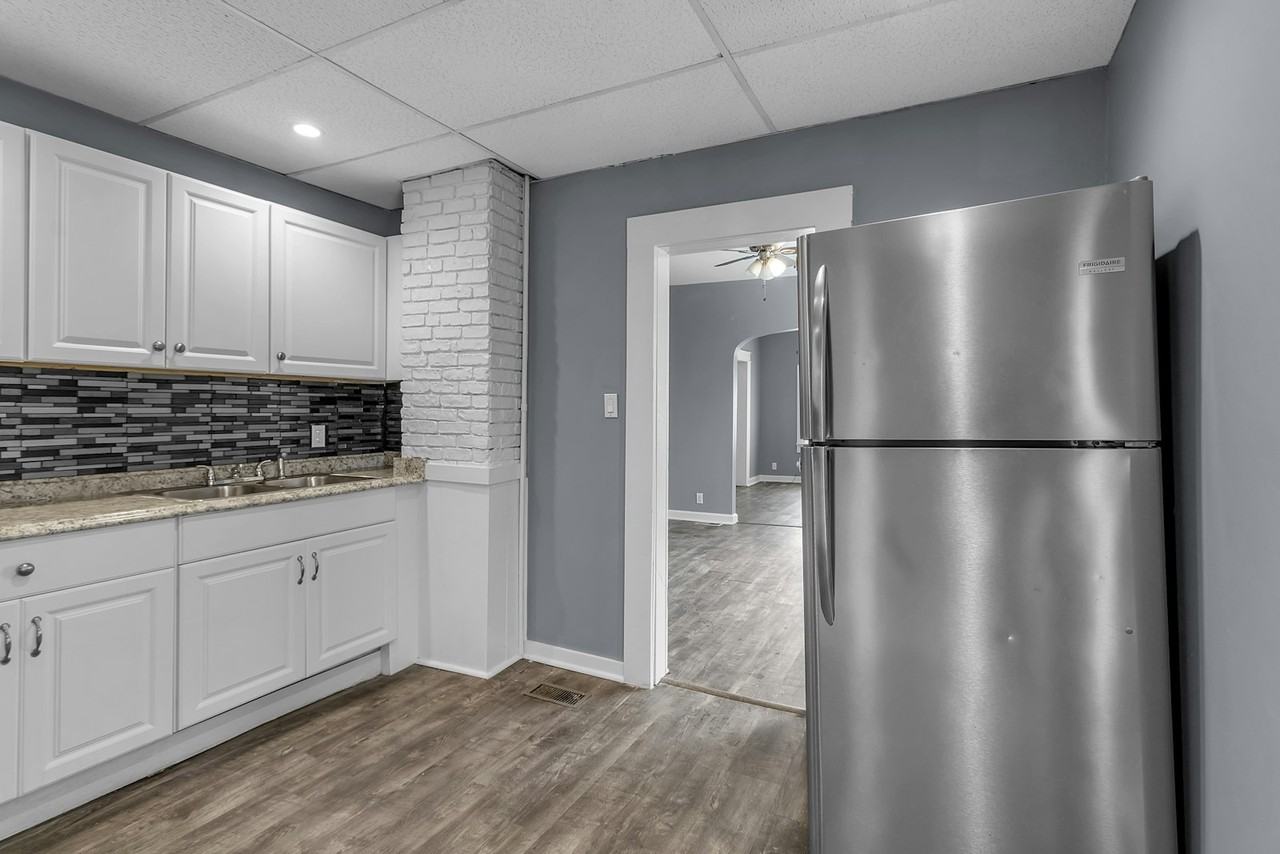 144 Sidway Street, Unit Rear House - Photo 4 of 12