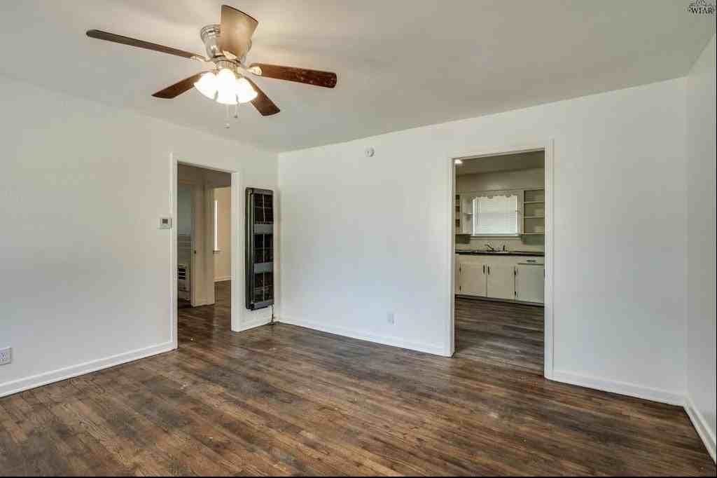 604 East 1st Street - Photo 4 of 19