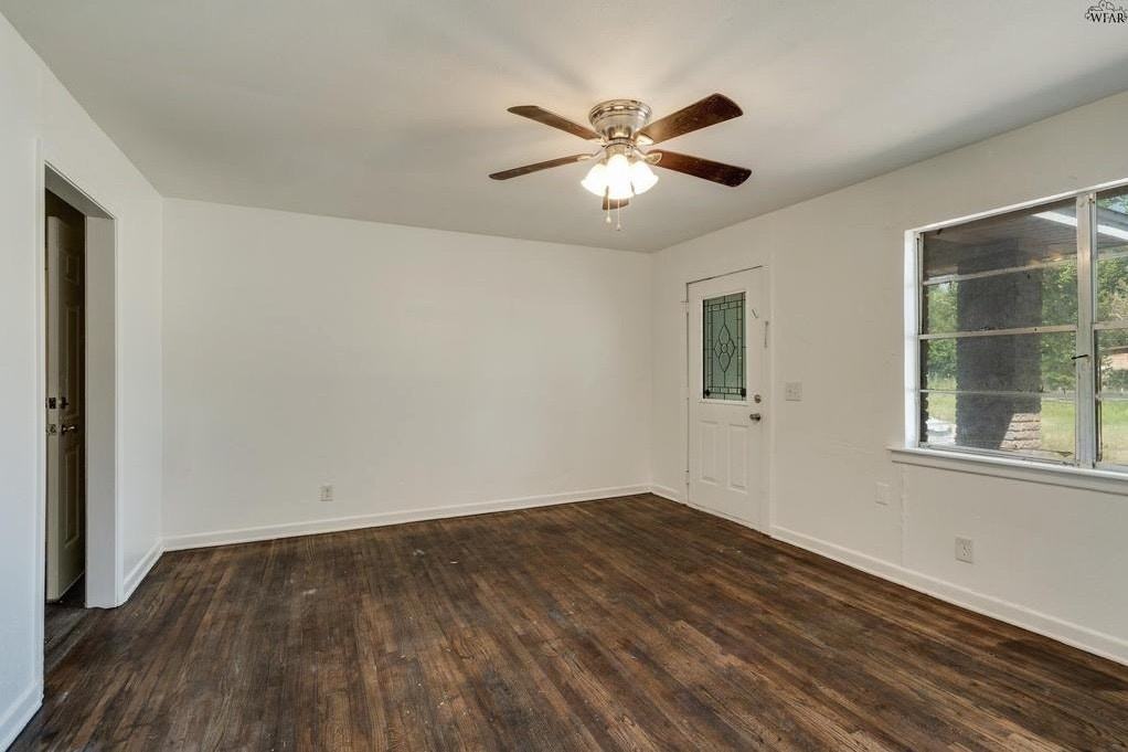 604 East 1st Street - Photo 5 of 19