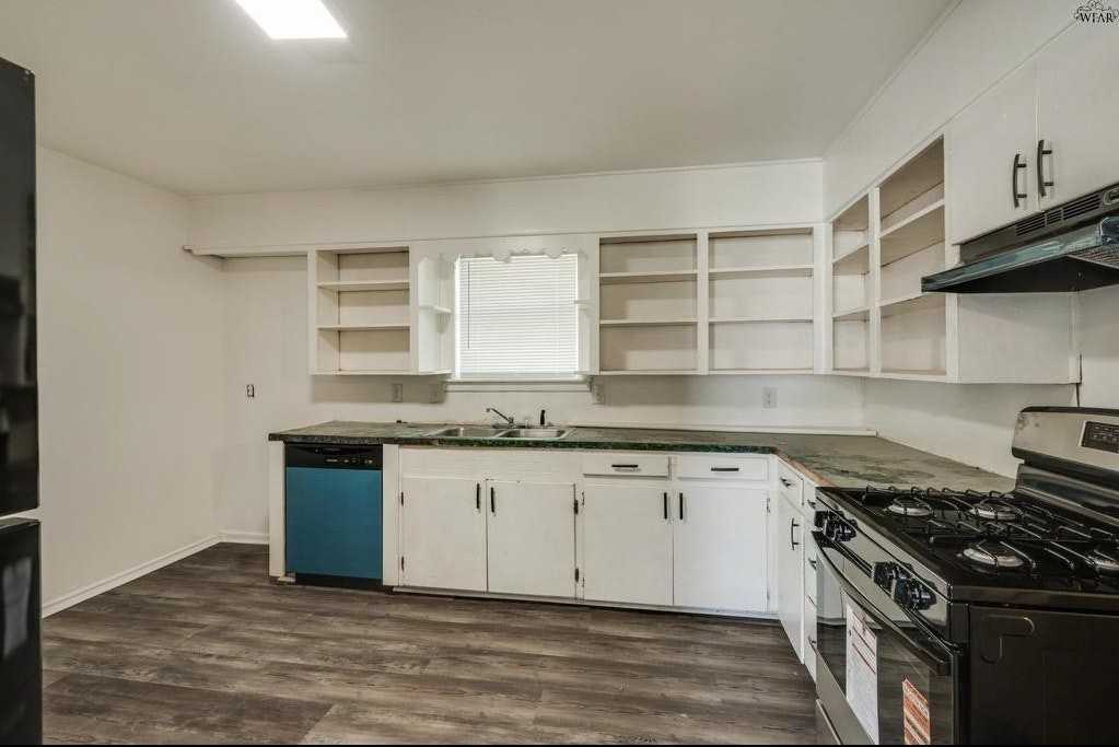 604 East 1st Street - Photo 6 of 19