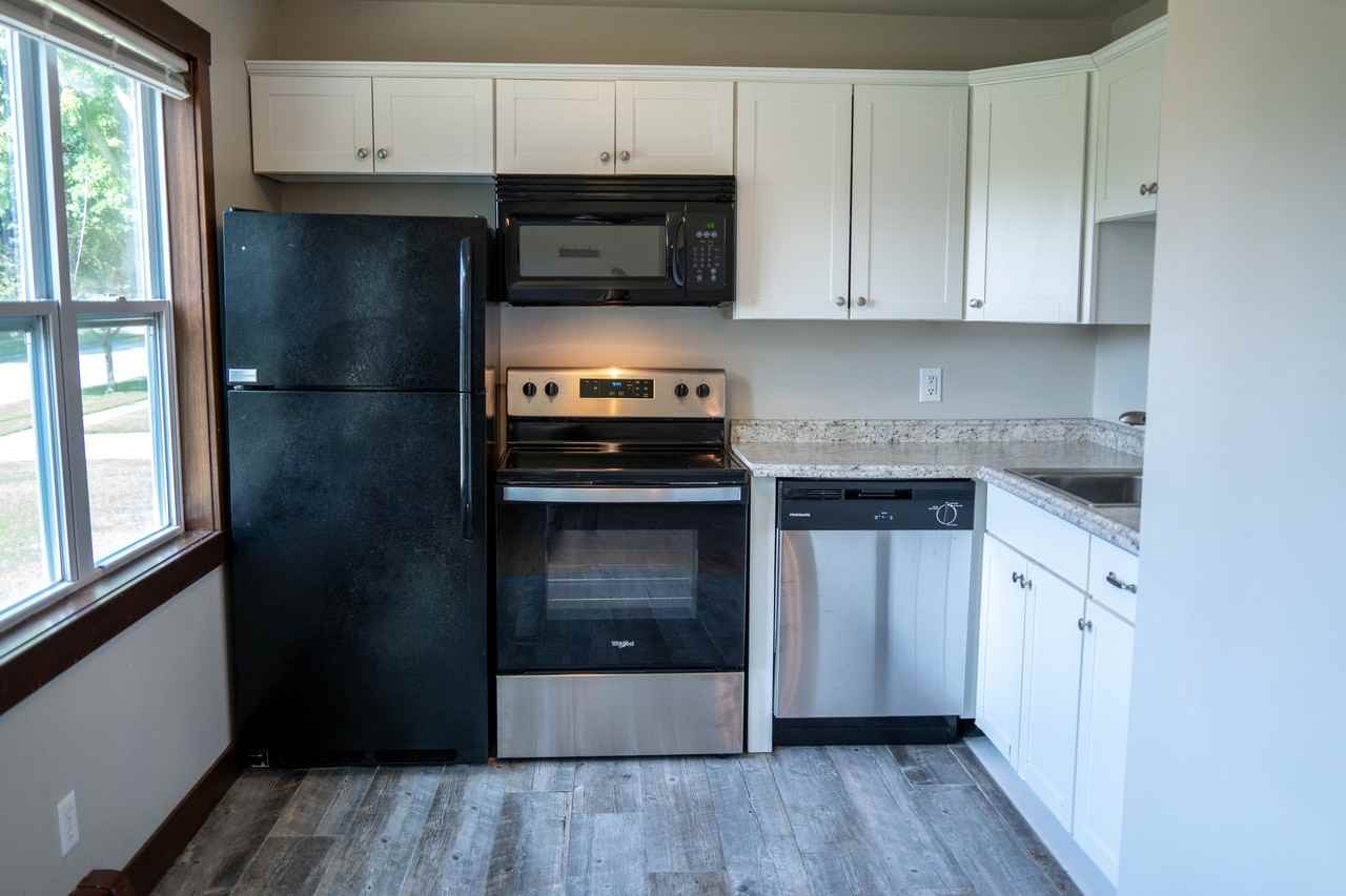 405 East 6th Street - Photo 2 of 9