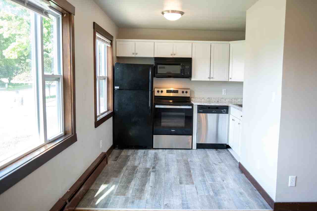 405 East 6th Street - Photo 3 of 9