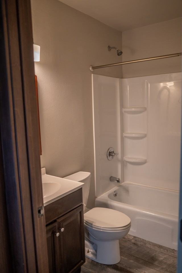 405 East 6th Street - Photo 5 of 9