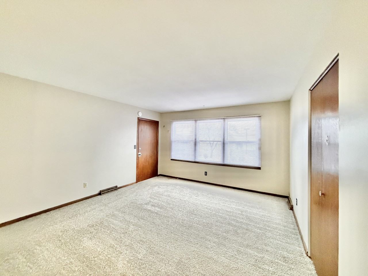 1922 North Randall Avenue - Photo 5 of 17