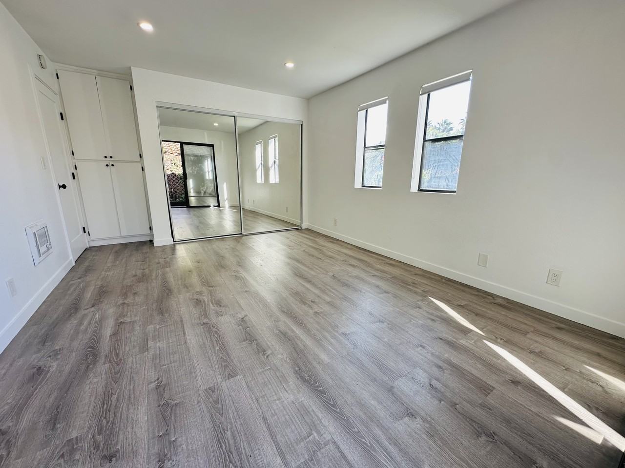 822 Olive Street - Photo 7 of 9