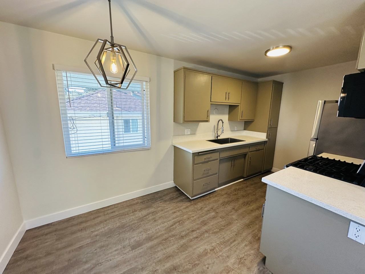 28 West Pedregosa Street - Photo 3 of 8