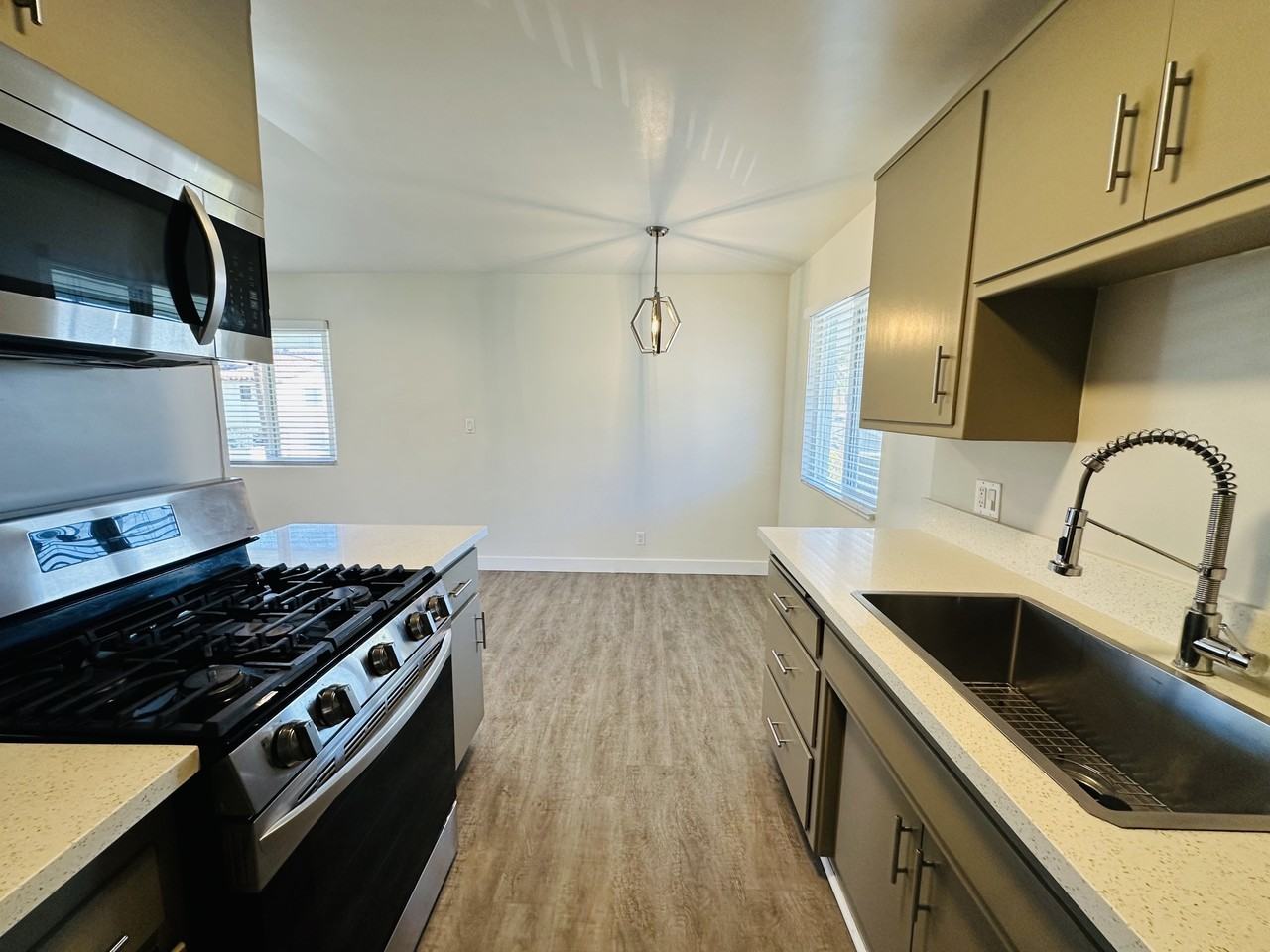 28 West Pedregosa Street - Photo 5 of 8