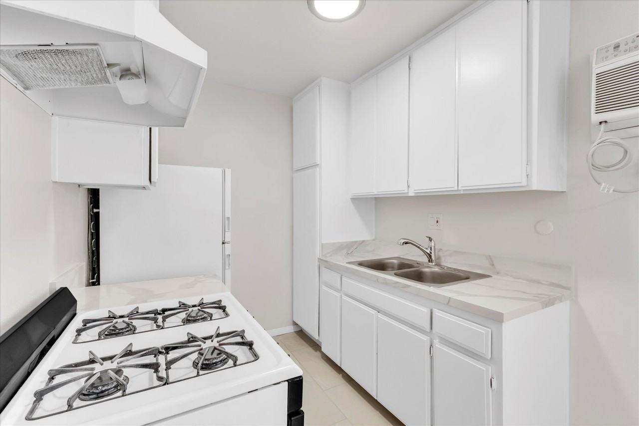 7334 Independence Avenue - Photo 4 of 24