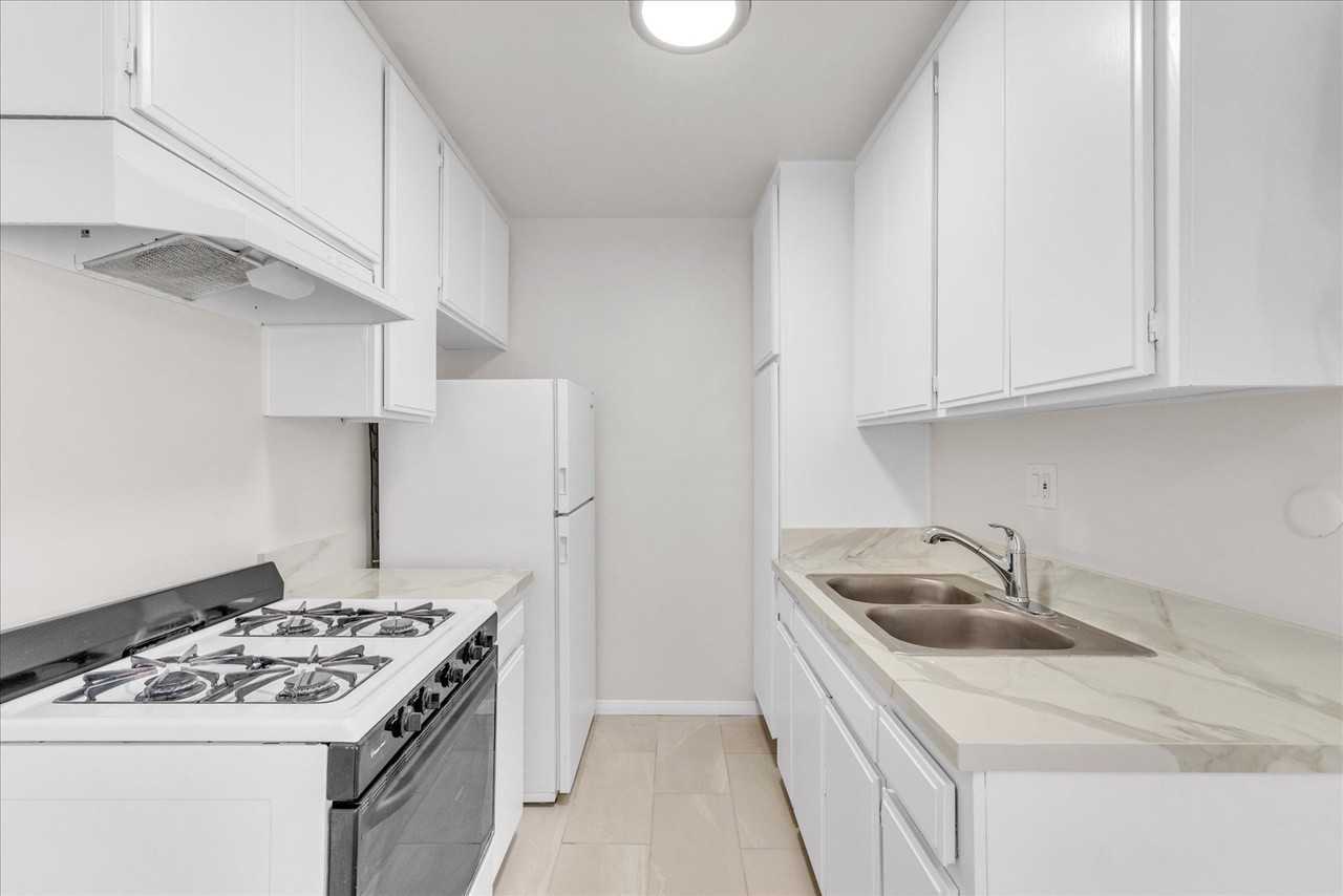 7334 Independence Avenue - Photo 5 of 24