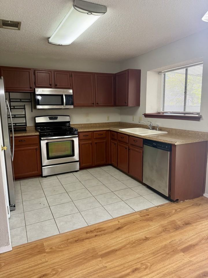 1707 Honeysuckle Ln #1 - Photo 7 of 20