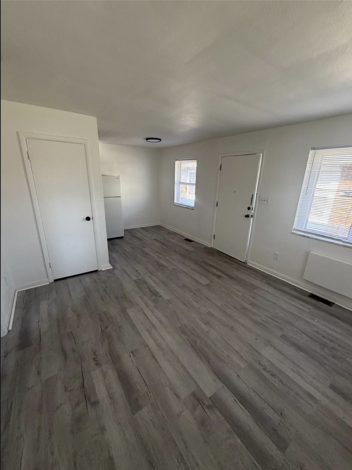 623 Troy St #C - Photo 5 of 11