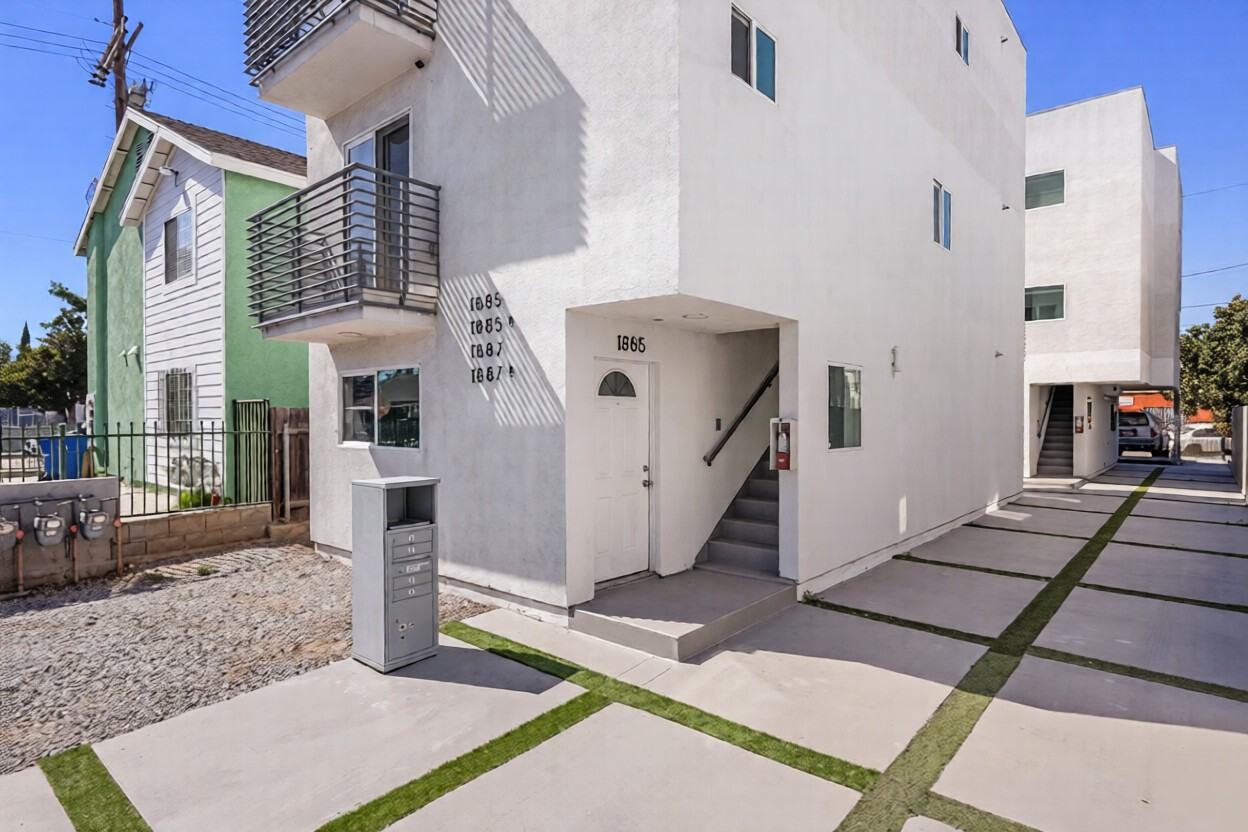 1885 West 20th Street - Photo 2 of 14