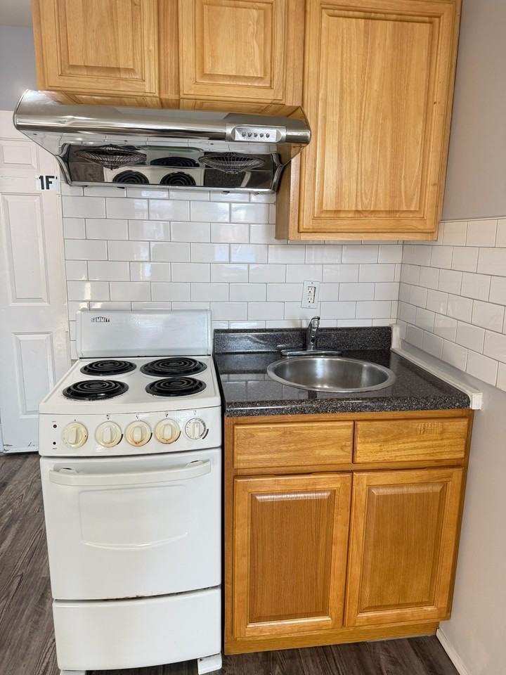 2031 West Ontario Street - Photo 2 of 11