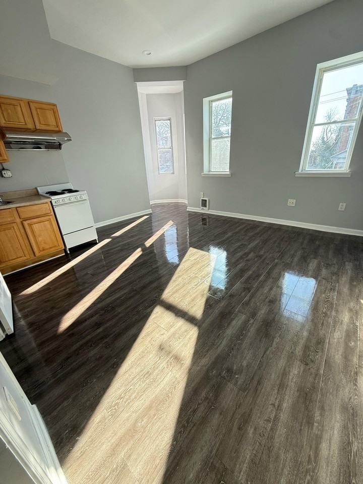 2031 West Ontario Street - Photo 6 of 11