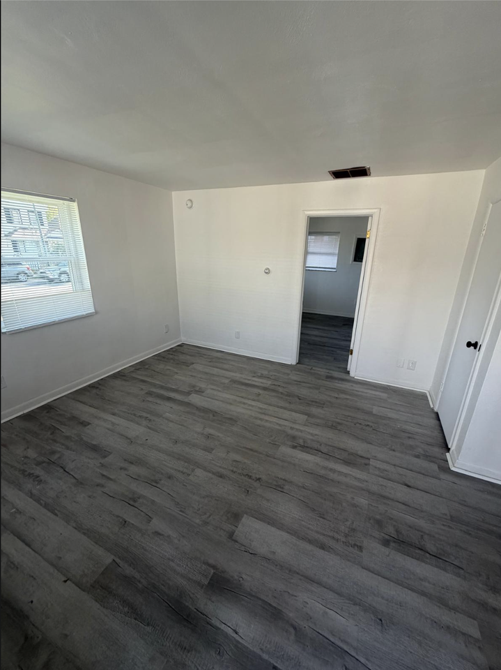 623 Troy St #A - Photo 3 of 11