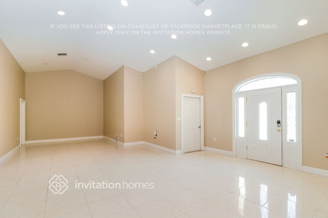 2202 Curtis Dr N - Photo 2 of 21