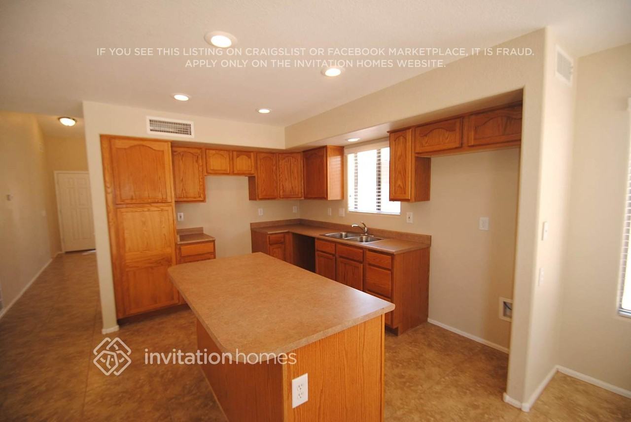 519 N 167th Dr - Photo 5 of 16