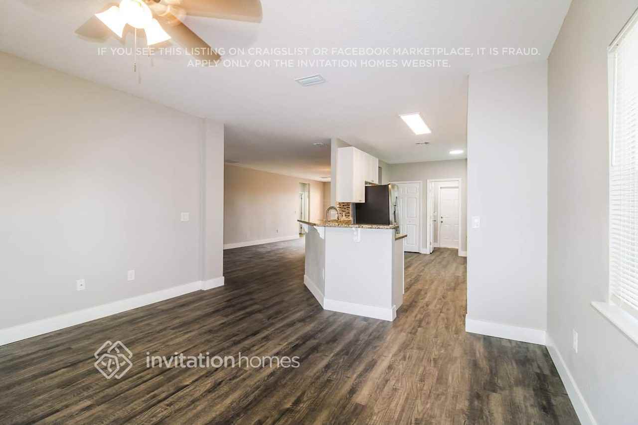 5194 Deltona Blvd - Photo 6 of 17