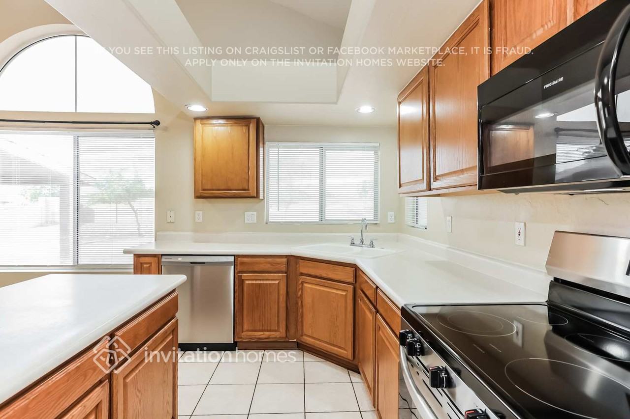 10901 W Hayward Ave - Photo 7 of 17