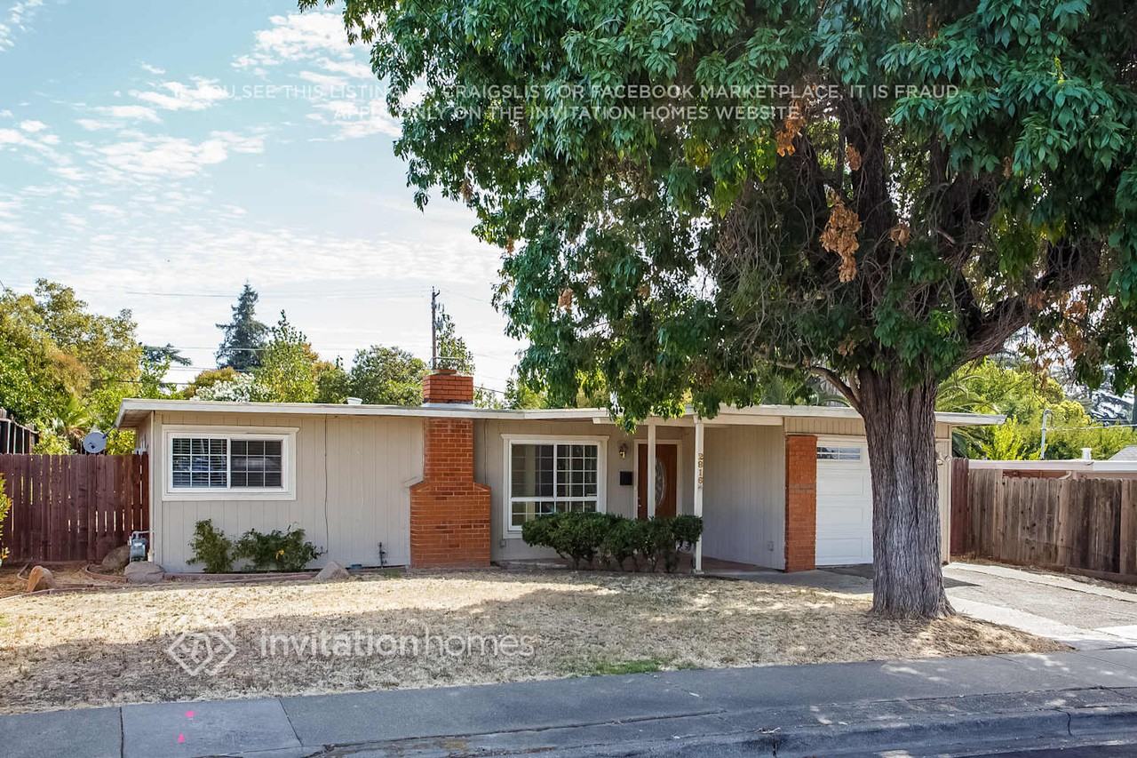 2816 Glenside Dr - Photo 2 of 5